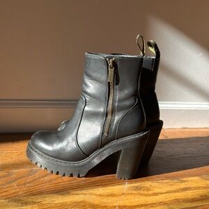 Dr. Martens women’s boots with heel.
Upper: leather 
Sole: PVC